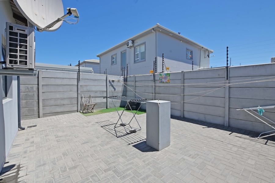 2 Bedroom Property for Sale in Parklands North Western Cape